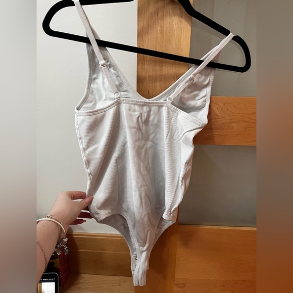 2 garage body suits one white one red want to sell together - Picture 3 of 4